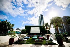 Corner Modern Ocean View Low Floor