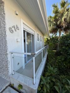 Casa Riviera de São Lourenço piscina climatizada, cascata, sauna, 4 suítes ar cond, área gourmet churrasqueira, 6 vagas de garagem, enxoval não fornecido, a casa conta com dependência de serviço com banheiro, Tv 75 e Tv 55 e Wi Fi