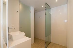 Glyfada Glow Suites by CorfuEscapes