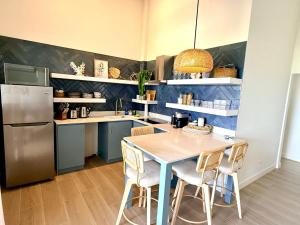 Lantana Sea La Vie - by ZenBreak