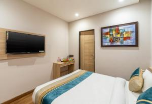 Hotel The Atlantis Suites Near Vishwanath Temple