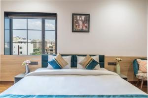 Hotel The Atlantis Suites Near Vishwanath Temple