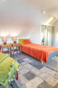 Unique Lakeview Home Ideal For Workers & Families