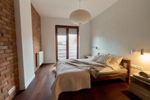 Bright 4 bedroom House with living room and work place Warsaw