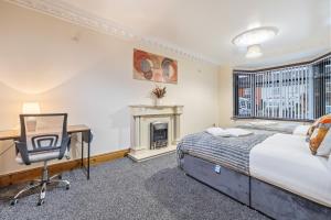 Spacious 4 Bedroom Home Near City Centre Sleeps 11 with Free Parking