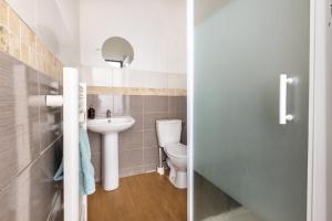 Large house - 4 bedrooms & 4 bathrooms