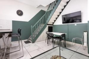 Large house - 4 bedrooms & 4 bathrooms