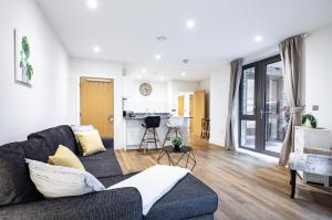 Modern 1-Bed Flat with Private Patio nr London Bridge