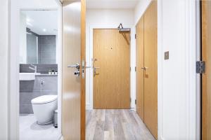 Modern 1-Bed Flat with Private Patio nr London Bridge