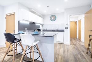 Modern 1-Bed Flat with Private Patio nr London Bridge