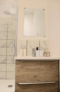 Studio with bedroom near train station