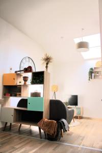 Studio with bedroom near train station