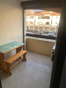 Studio refait neuf ,4 personnes, terrasse, parking privé, climatisation