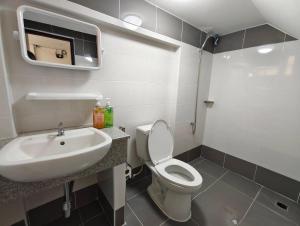 The Blue Oasis Cozy Phuket Getaway