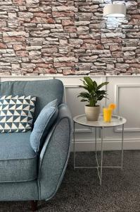 Churchill Apartment- 4 Beds- Free Parking- Near NEC BHX & HS2