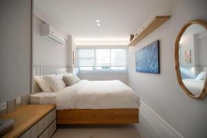 Leblon 3 quartos reformado a 200m do mar