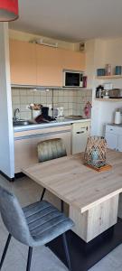 Rénové avec goût studio Gaëlle 50m des cures jolie vue dégagée balcon wifi