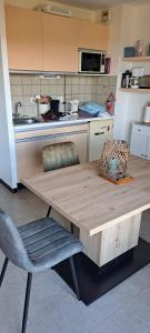 Rénové avec goût studio Gaëlle 50m des cures jolie vue dégagée balcon wifi