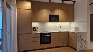 160 Wide Bed Apartments - with Balcony & Parking