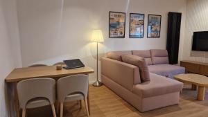 160 Wide Bed Apartments - with Balcony & Parking