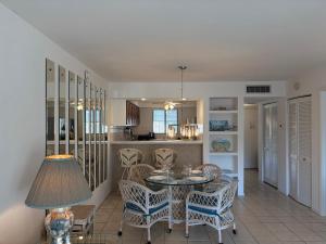 Island Oasis Retreat - 1 Minute Walk to the Beach