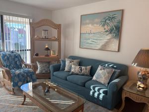 Island Oasis Retreat - 1 Minute Walk to the Beach
