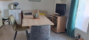 Rénové avec goût studio Gaëlle 50m des cures jolie vue dégagée balcon wifi