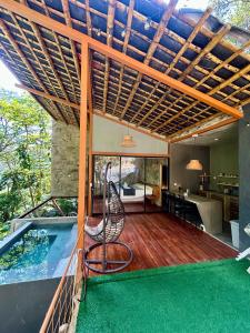 Cabaña El Bosque - En medio del bosque - Jacuzzi Privado con Calefacción y Malla Catamarán - Cerca a Medellin