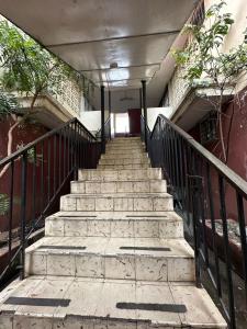 Cuarto cerca del metro cincuentenario