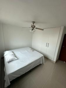 Cuarto cerca del metro cincuentenario