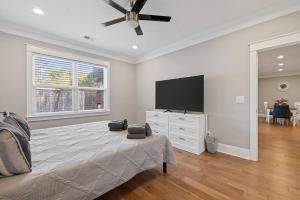 Big Modern Home with Ample Parking