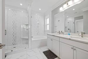 Big Modern Home with Ample Parking