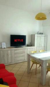 ᑕᗩSᗩ ᗰᗩᖴᗩᒪᗪᗩ Vicino alla stazione e al centro storico, posto auto interno