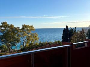 Studio pour 4 avec Wi-Fi illimité, vue mer depuis la terrasse - FR-1-827-40