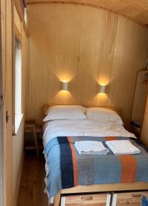 Stylish cabin with log burner in Alnwick