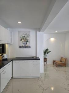 Sunset Beach Villa 30m to Beach 4BR