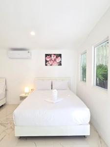 Sunset Beach Villa 30m to Beach 4BR