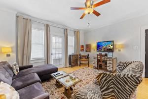 Chic 1 BR Units Near Dilworth