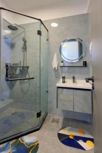 Modern Luxury 1-Bedroom Apartment in Kileleshwa with Pool & Gym