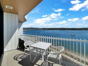 Modern 2-Bedroom Apartment with Pool Access