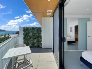 Modern 2-Bedroom Apartment with Pool Access