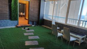 Formula F1 and Sea View apartment شقة مطلة على البحر وحلبة الفورمولا