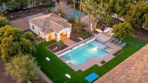 Luxury 8BR with Pool, Pickleball, Golf & Volleyball
