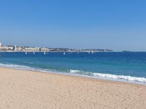 FREJUS proche plage - Location Appartement F2 climatisé avec balcon