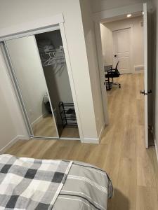 cozy basement suite with 1-bed, wi-fi & Neflix