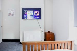 Cosy Luxe Manchester Home With Fresh Bakes