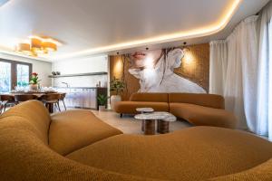 Les Villas Privilege - Harry & Joshua