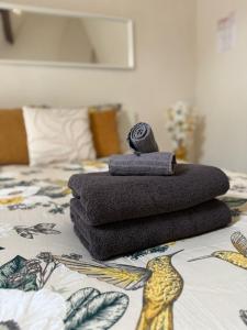 suite met twee slaapkamers en badkamer