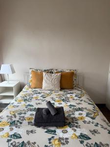 suite met twee slaapkamers en badkamer