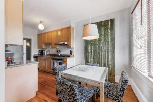 Spacious 2BR in Myers Park with sunroom